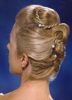  fryzury upięcia dla kobiet  galeria numer zdjęcia z uczesaniem jest  35